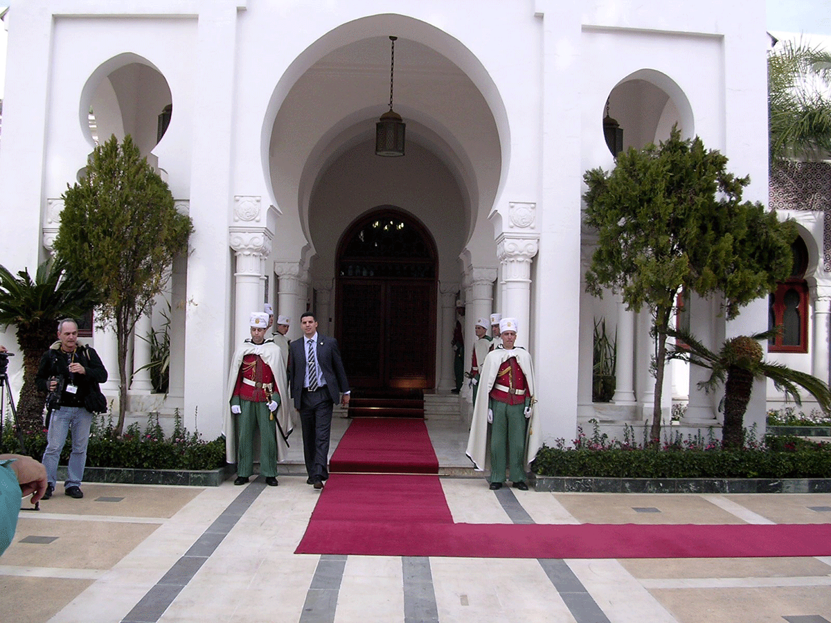 Photo of رئيس الجمهورية يهنئ أفراد الدرك الوطني والشرطة والحماية المدنية بعيد الفطر