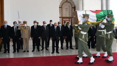 Photo of استقبلها الرئيس تبون بمطار هواري بومدين… رفات شھداء المقاومة الشعبیة تعود إلى الجزائر