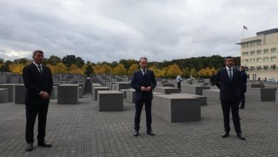 Photo of قمة التطبيع… وزير خارجية الإمارات يزور النصب التذكارى لضحايا الهولوكوست في برلين