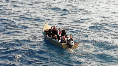 Photo of أمن وهران يطيح بشخص يمتهن تنظيم رحلات الإبحار السري وحجز قارب مزود بمحرك 150 حصان