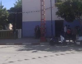 Photo of محاولة إنتحار أب و3 أبنائه حرقا أمام مكتب “مير” بنايرية بالشلف