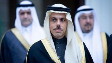 Photo of الأمير فيصل بن فرحان آل سعود يحل بالجزائر للمشاركة في القمة العربية
