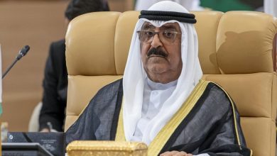 Photo of ولي عهد الكويت يصل إلى الجزائر لترؤس وفد بلاده المشارك في القمة العربية