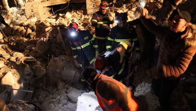 Photo of تركيا: فريق الإنقاذ الجزائري ينتشل جثث 8 أشخاص وينقذ 3 آخرين من تحت الانقاض