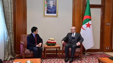 Photo of الوزير الأول يستقبل سفير الصين بالجزائر