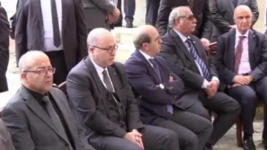 Photo of الوزير الأول يترأس الطاقم الحكومي في جنازة الشيخ آيت علجت
