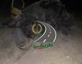 Photo of مصرع 6 أشخاص وإصابة 9 آخرين في حادث اصطدام شاحنة بسيارة نقل جماعي بالجلفة