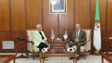 Photo of وزير الصحة يتباحث مع سفيرة بريطانيا وإيرلندا الشمالية بالجزائر امكانية الإستثمار في الجزائر