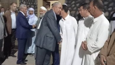 Photo of عائلة الفقيد شيخ زاوية سيدي أحمد بن بحوص بمتليلي تتلقى تعازي رئيس الجمهورية