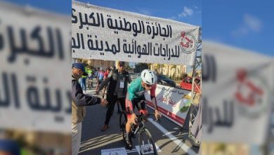 Photo of سباق الدراجات (الجائزة الكبرى لمدينة الجزائر): اعطاء إشارة انطلاق الطبعة ال18 بمدينة سيدي عبد الله