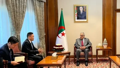 Photo of الوزير الأول يستقبل سفير جمهورية فيتنام الاشتراكية بالجزائر
