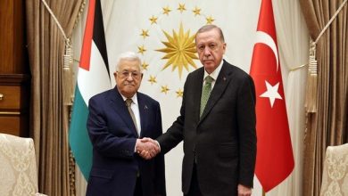 Photo of الرئيسان التركي والفلسطيني يستعرضان جهود وقف العدوان الصهيوني على قطاع غزة