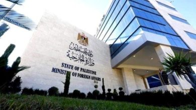 Photo of الخارجية الفلسطينية تدين اقدام مستعمرين صهاينة على إقامة بؤرة استيطانية جديدة بالضفة الغربية