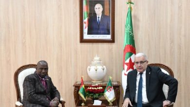 Photo of السيد بوغالي يستقبل سفير جمهورية غينيا بيساو لدى الجزائر