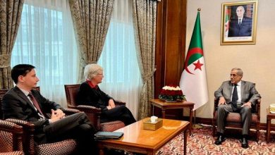 Photo of الوزير الأول يستقبل سفيرة جمهورية ألمانيا الإتحادية بالجزائر
