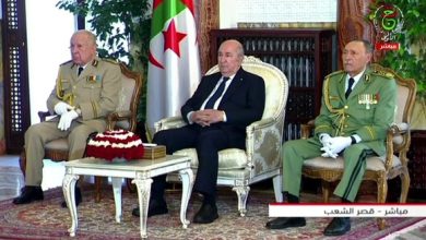 Photo of رئيس الجمهورية يشرف على مراسم تقليد الرتب وإسداء الأوسمة لعدد من ضباط الجيش الوطني الشعبي