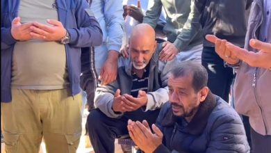 Photo of فقد عائلته في حادثة انزلاق التربة بحي الصنوبر(وهران)    …            “راديوز”  تتضامن مع السيد خلوة  و تهدي له عمرة و مبلغ لإصلاح سيارته